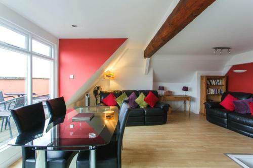 Stunning Central Exeter Apartment With Balcony And Fantastic View
