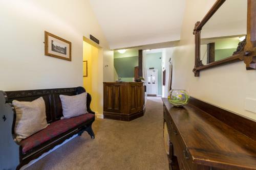 Hostal The White Hart Hotel