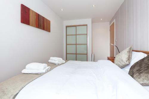 Stylish Garden View Apartment
