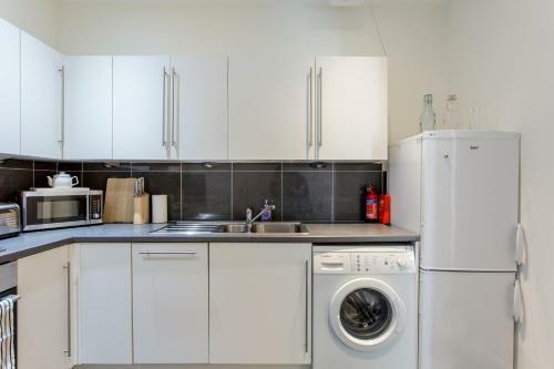 Colonial Victorian Apartment, Fab Central Location