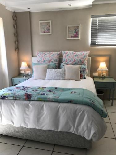Hostal Bay Breeze Guesthouse