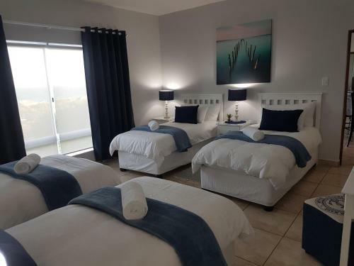 Hostal Amelia's By The Sea