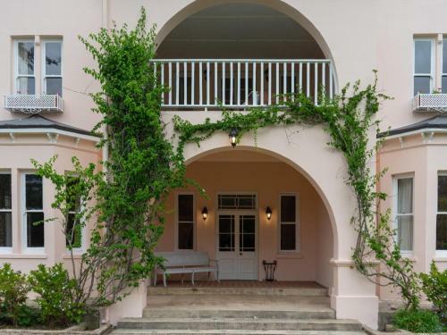 Hostal Westbank Manor