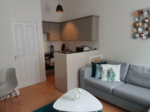 Dalmeny Street Apartment