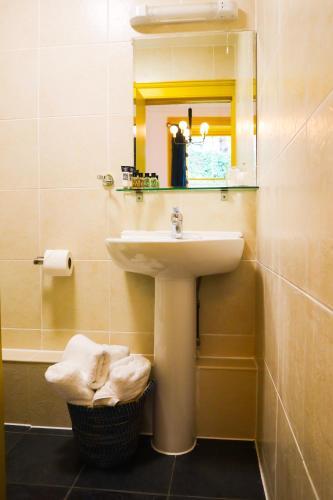Hostal New Town Guest House (adults Only)