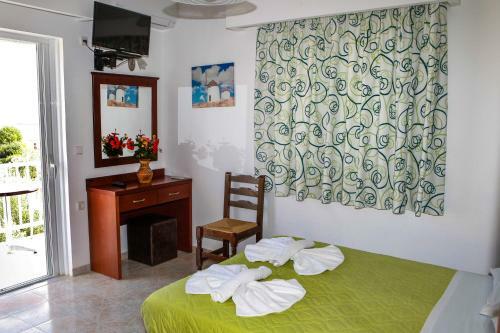 Amoudi Studios Apartments Hotel