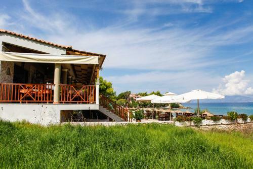 Amoudi Studios Apartments Hotel