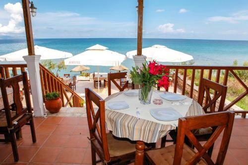 Amoudi Studios Apartments Hotel