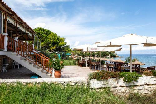 Amoudi Studios Apartments Hotel