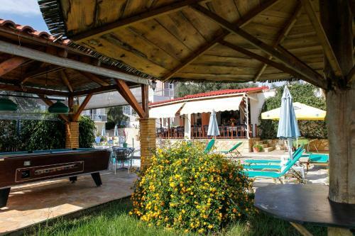Amoudi Studios Apartments Hotel