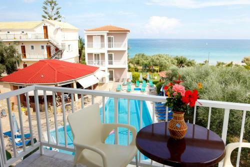 Amoudi Studios Apartments Hotel