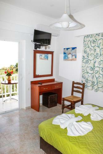 Amoudi Studios Apartments Hotel