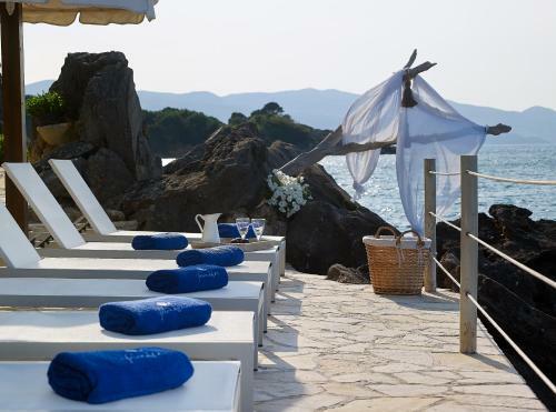 Paradisso Beach Villas