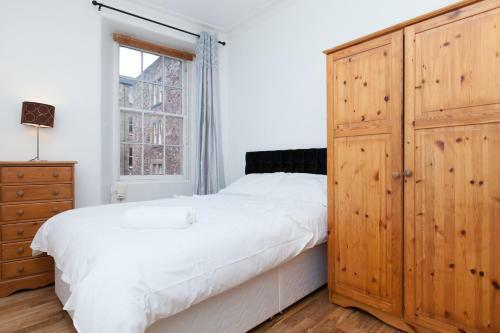 Cozy Apartment Beside Edinburgh Castle!!!