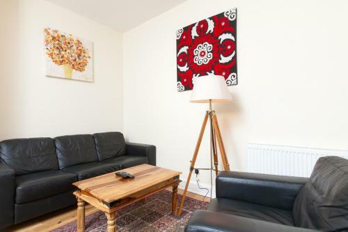 Cozy Apartment Beside Edinburgh Castle!!!