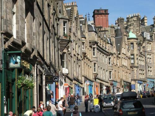 Cozy Apartment Beside Edinburgh Castle!!!