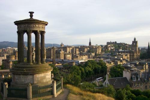 Cozy Apartment Beside Edinburgh Castle!!!