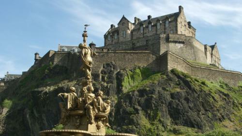 Cozy Apartment Beside Edinburgh Castle!!!