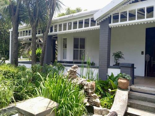Hostal Golden Elephant Guest House