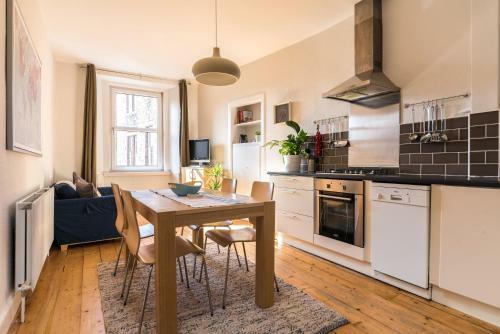 Lovely Central Edinburgh Apartment