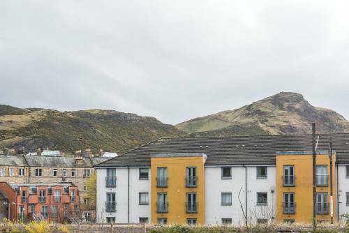 Lovely Central Edinburgh Apartment