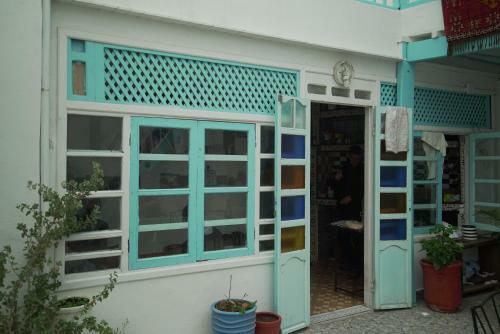 Albergue White And Blue