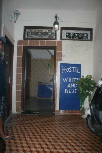 Albergue White And Blue