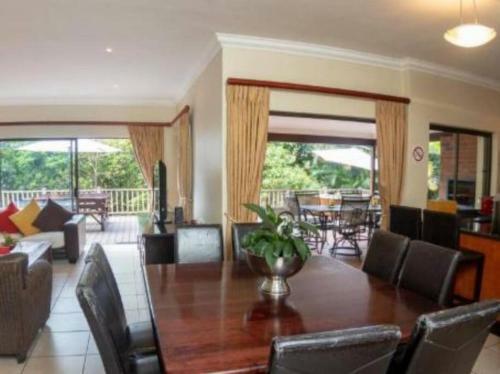 Marula Mews T17 Villa - Selborne Golf Estate