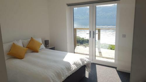 Shoreland Lodges - Holly Lodge