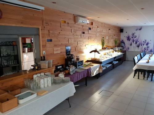 Hotel H�tel Les Lavandins