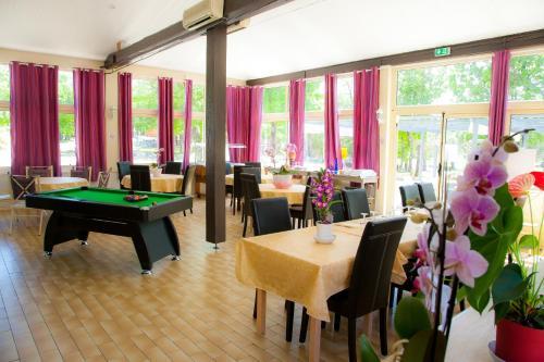 Hotel H�tel Les Lavandins