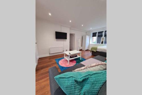 Apartamento Large Entire House By Watford & Harry Potter Studios