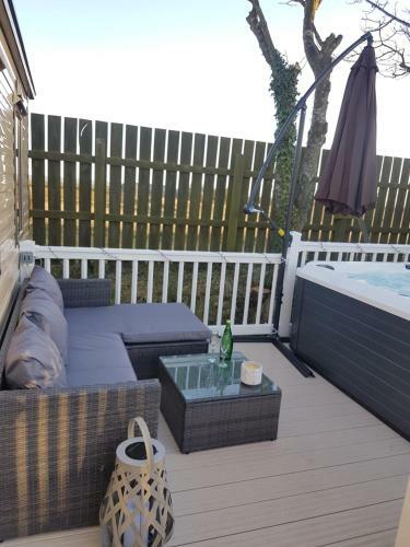 Hillingworth's Hot Tub Retreat