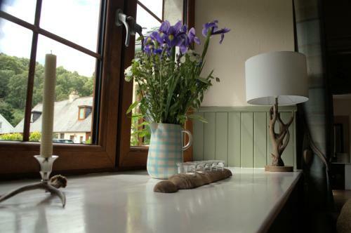 Rosemount Cottage - Highland Cottage