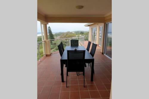 La Mer Stunning Beachfront Apartment