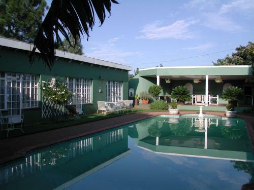 Aiport Manor B&B (old Marben Manor House)