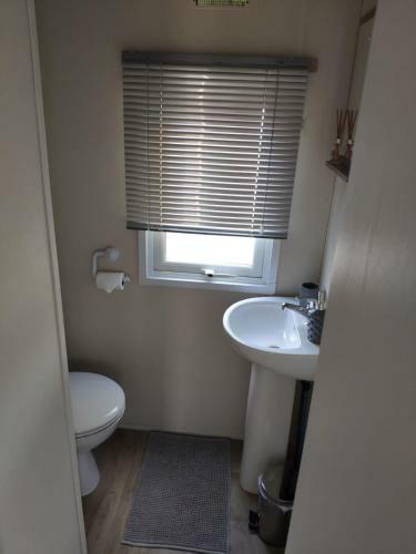 Lovely Static 6 Bed Caravan At Billing Aquadrome