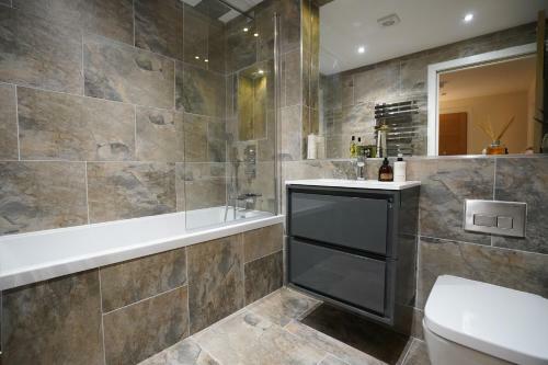 Stunning Hillside Town Centre Apartment - Great Malvern