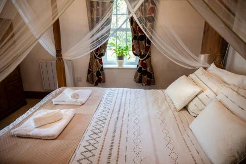 Holly Cottage. Romantic Getaway. Tourist Base.