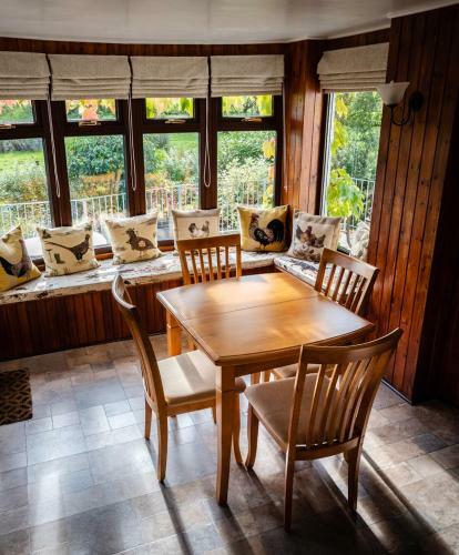 Holly Cottage. Romantic Getaway. Tourist Base.