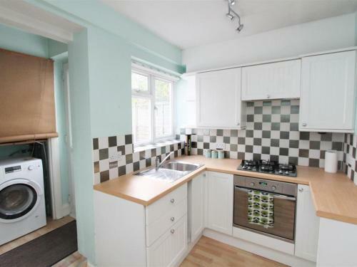 Newly Refurbished Entire House In Hatfield