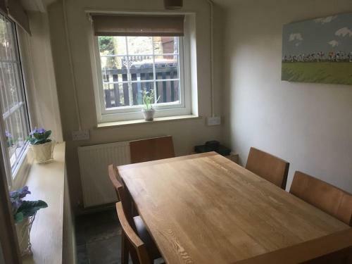 Rustic Cottage, Garden, Near Amenities, Wifi