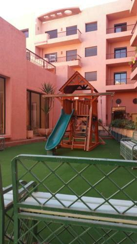 Mouzdalifa Apartment In City Center