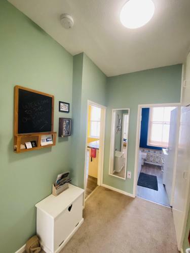 Sea Breeze Studio Apartment In Old Town