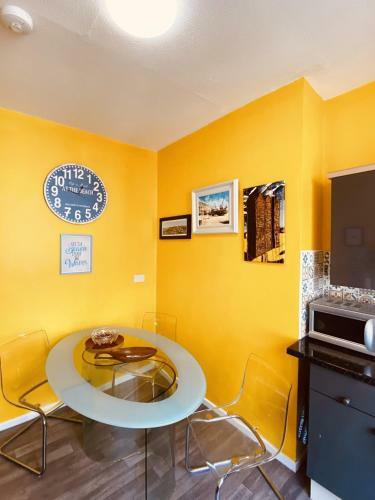 Sea Breeze Studio Apartment In Old Town