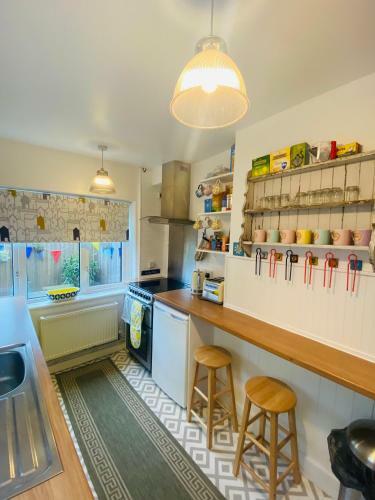 Lovely Seaside Town House With Private Parking