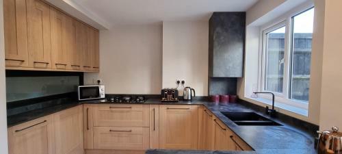 Stunning 5 Bed Townhouse, 5 Mins From The Sea