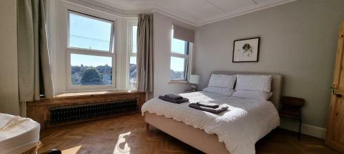 Stunning 5 Bed Townhouse, 5 Mins From The Sea