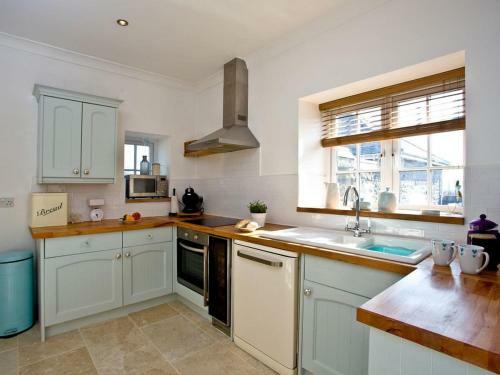Apartment 2 - Rosewarne Manor