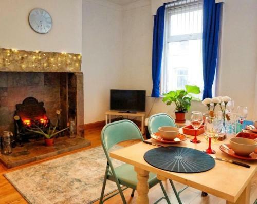 2 Bedroom Canal Side House Hebden Bridge